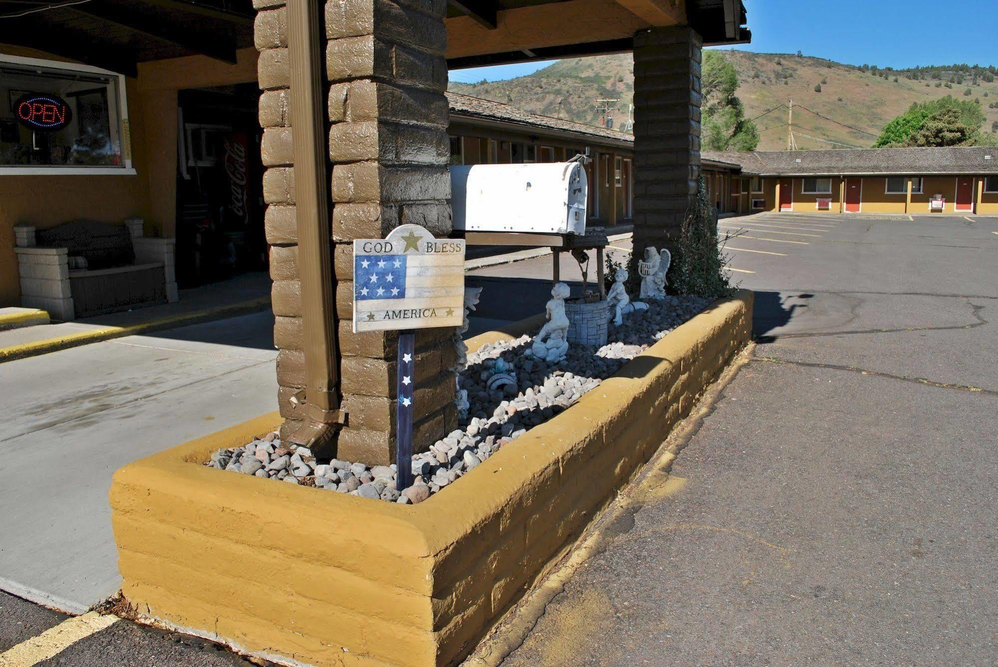 Oregon Motel 8&RV Park Klamath Falls Exterior foto
