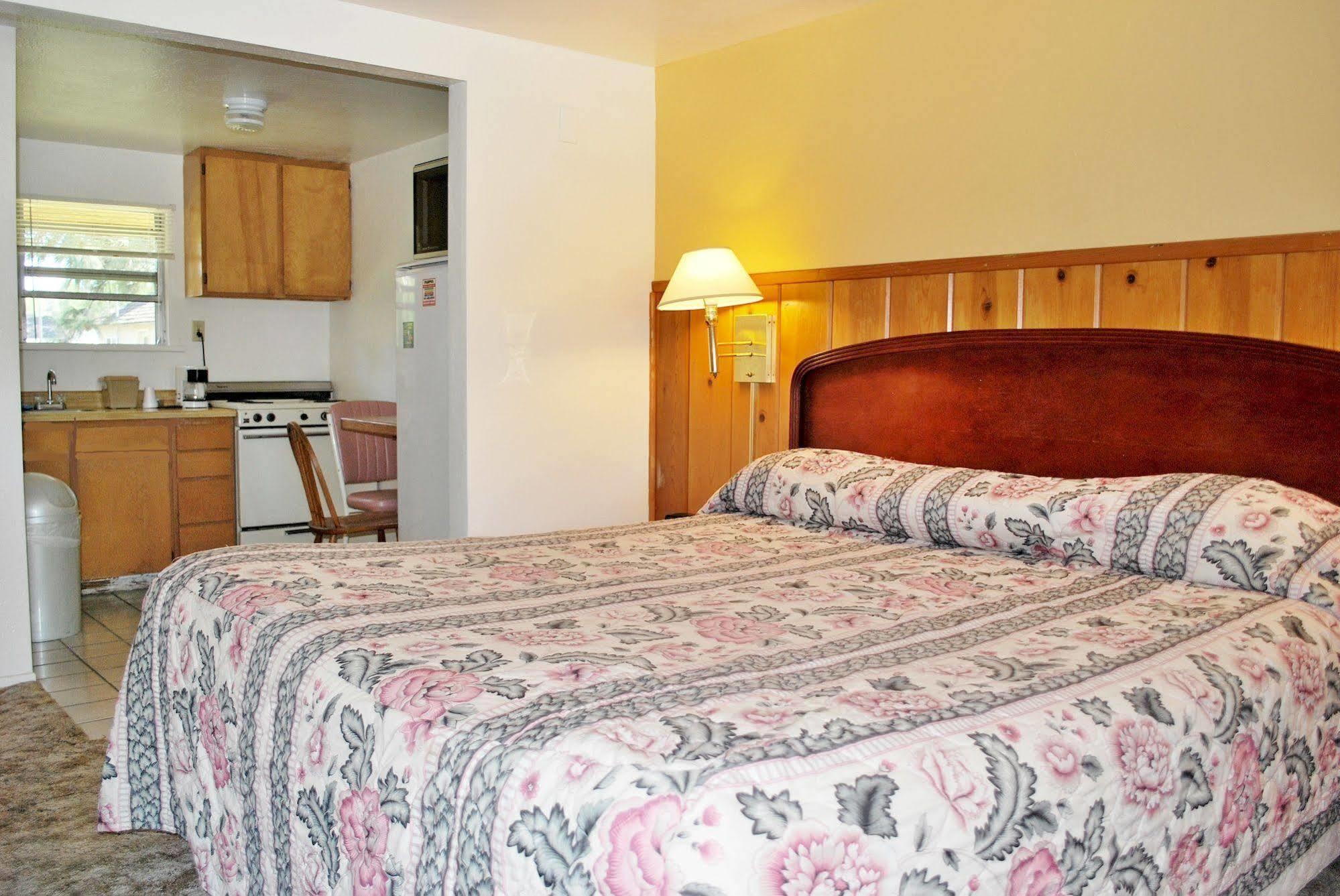 Oregon Motel 8&RV Park Klamath Falls Exterior foto