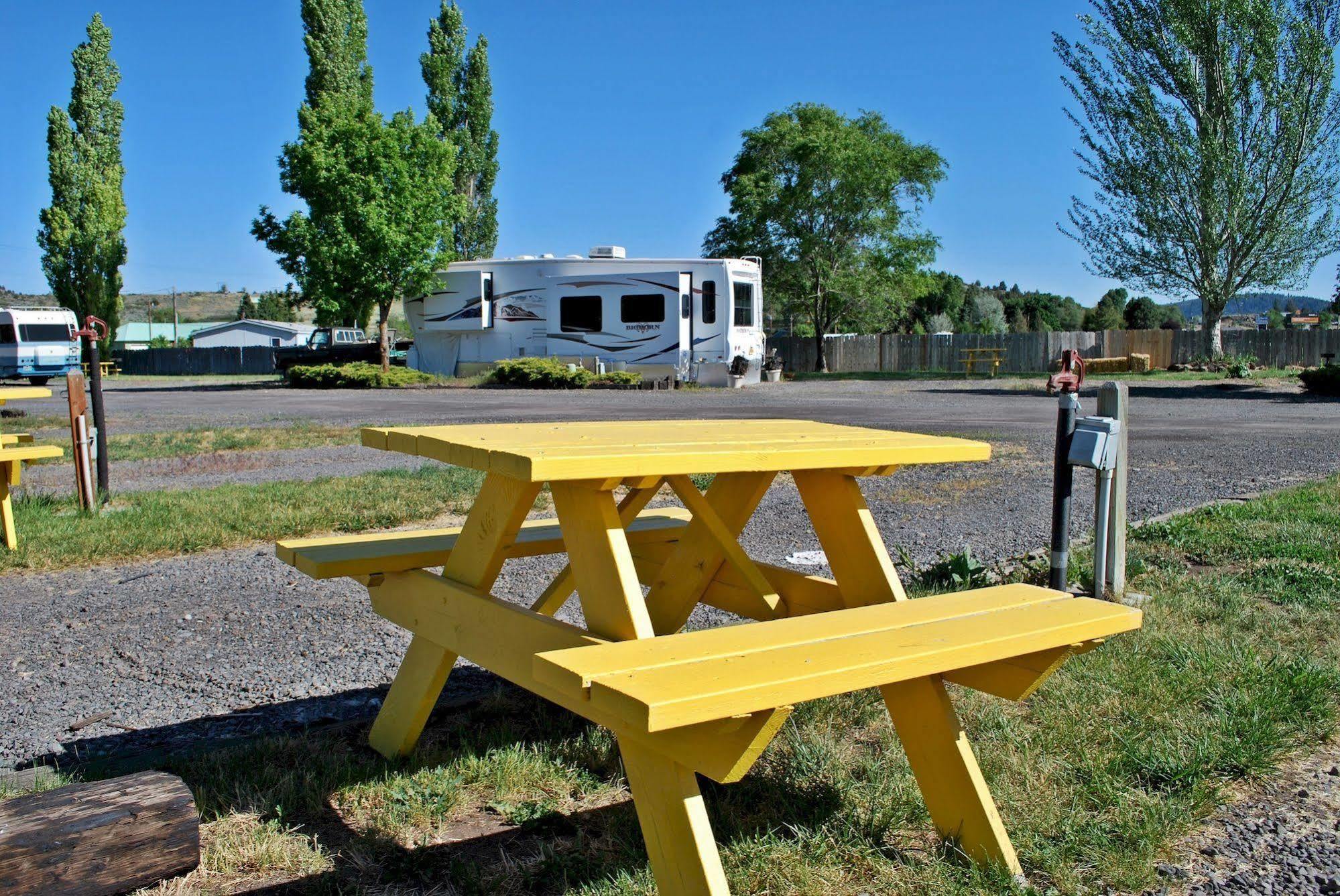 Oregon Motel 8&RV Park Klamath Falls Exterior foto