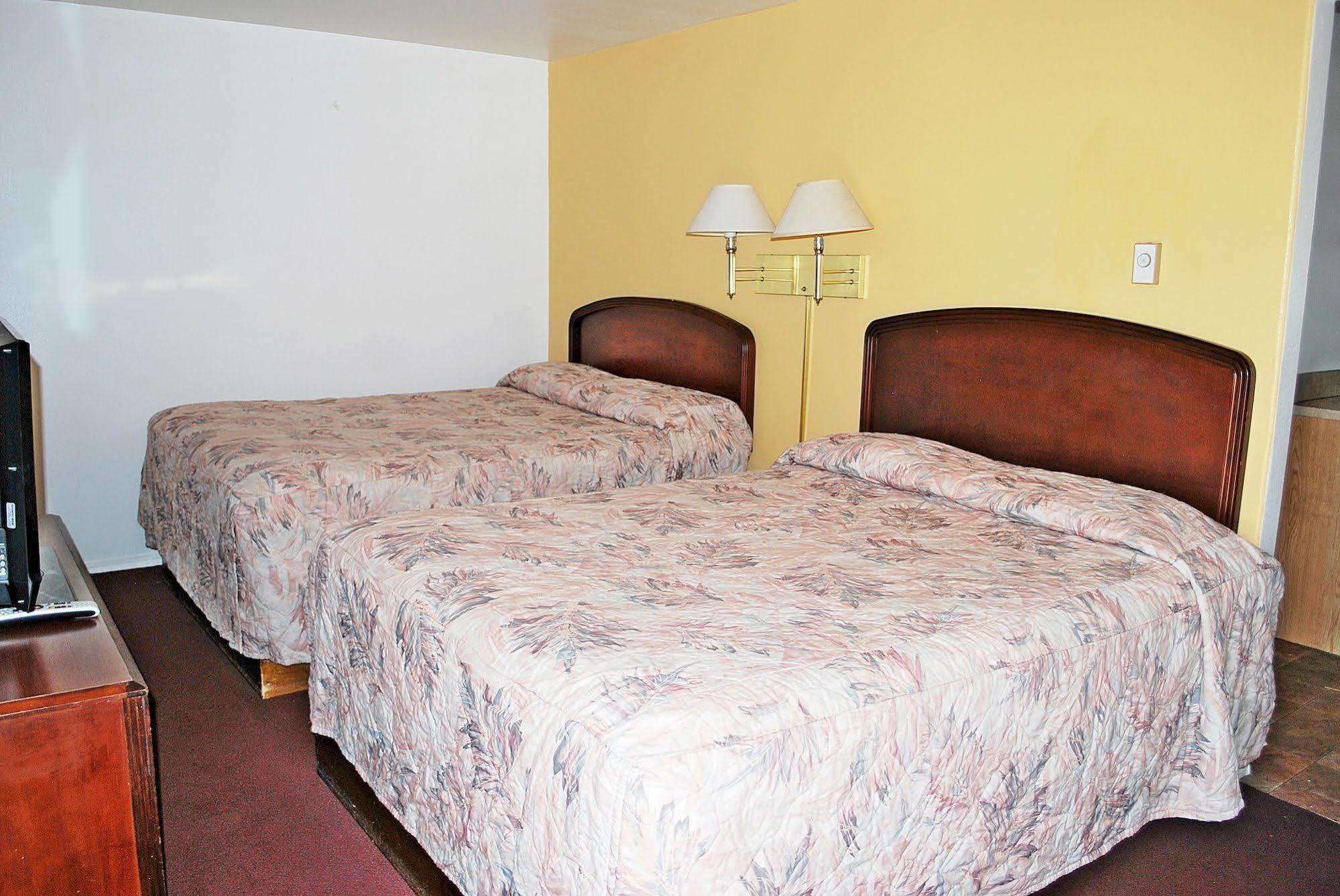 Oregon Motel 8&RV Park Klamath Falls Exterior foto