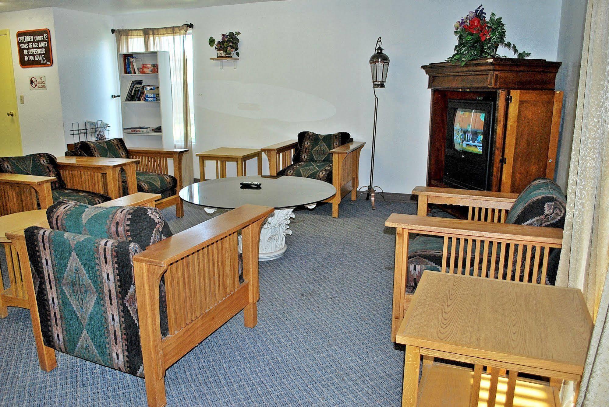 Oregon Motel 8&RV Park Klamath Falls Exterior foto