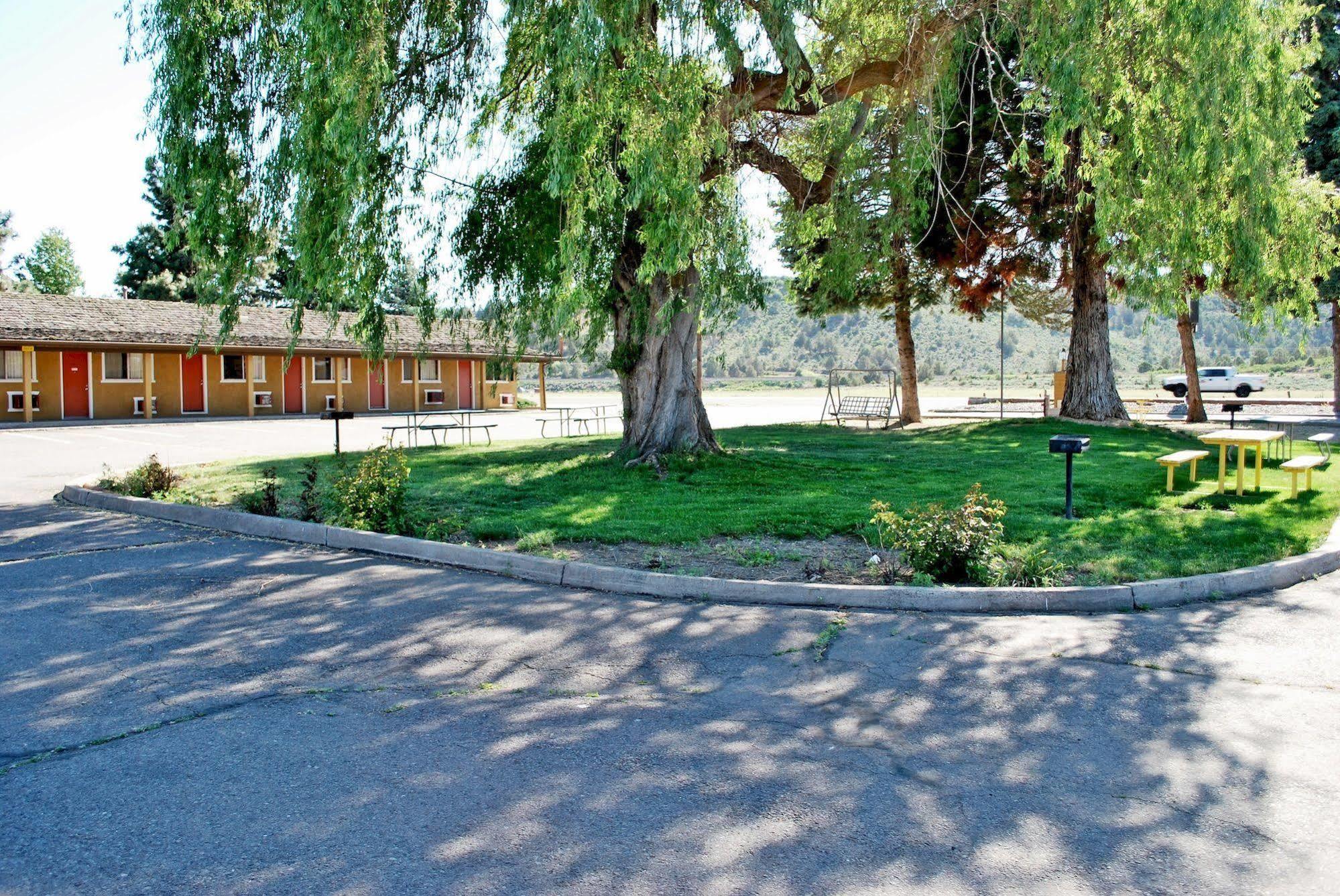 Oregon Motel 8&RV Park Klamath Falls Exterior foto