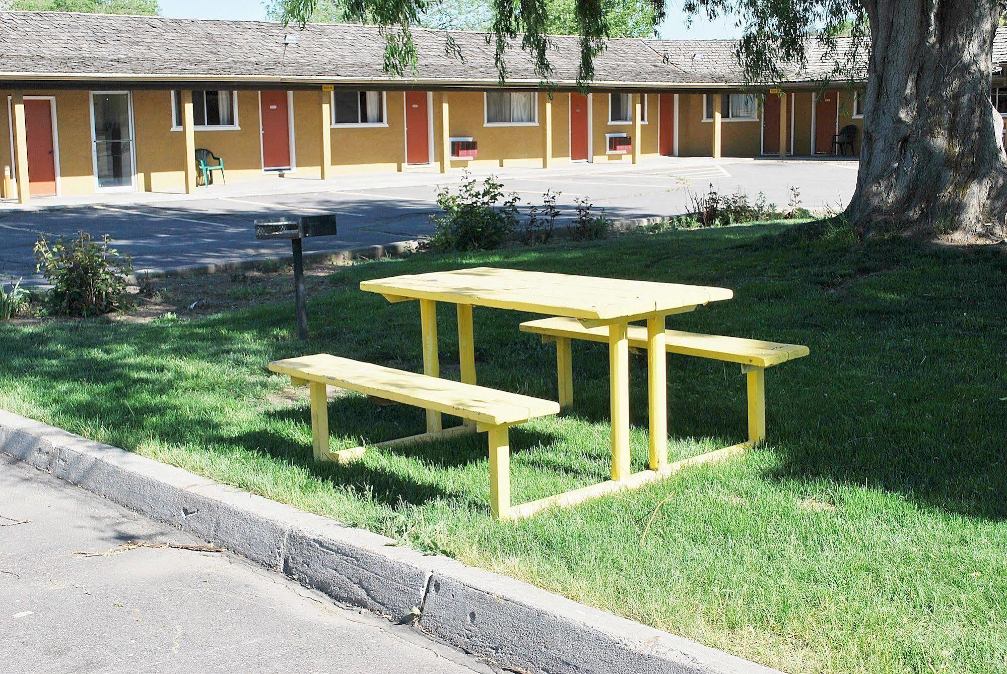 Oregon Motel 8&RV Park Klamath Falls Exterior foto