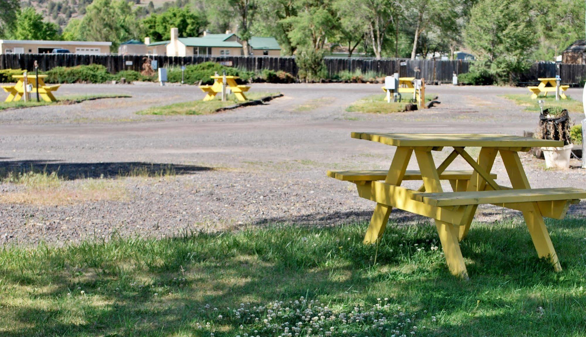 Oregon Motel 8&RV Park Klamath Falls Exterior foto