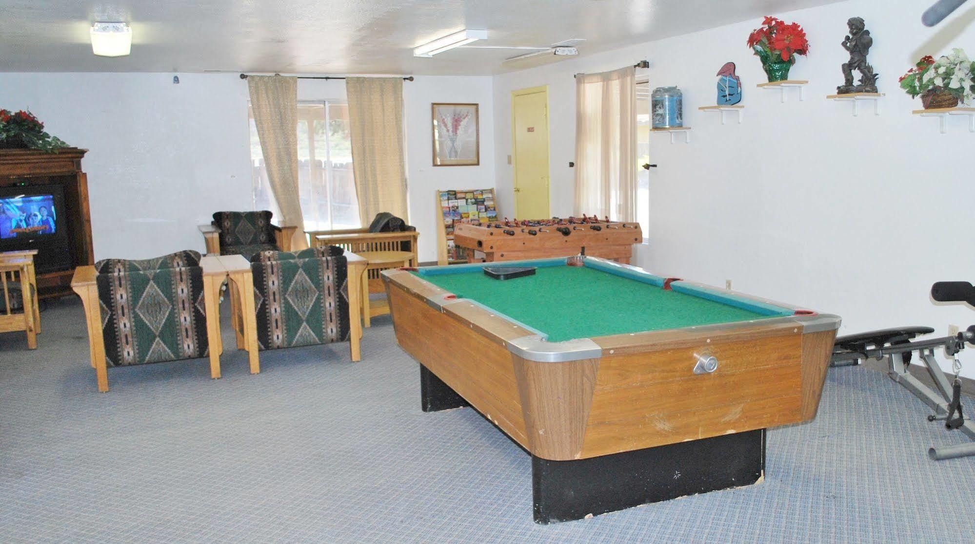 Oregon Motel 8&RV Park Klamath Falls Exterior foto