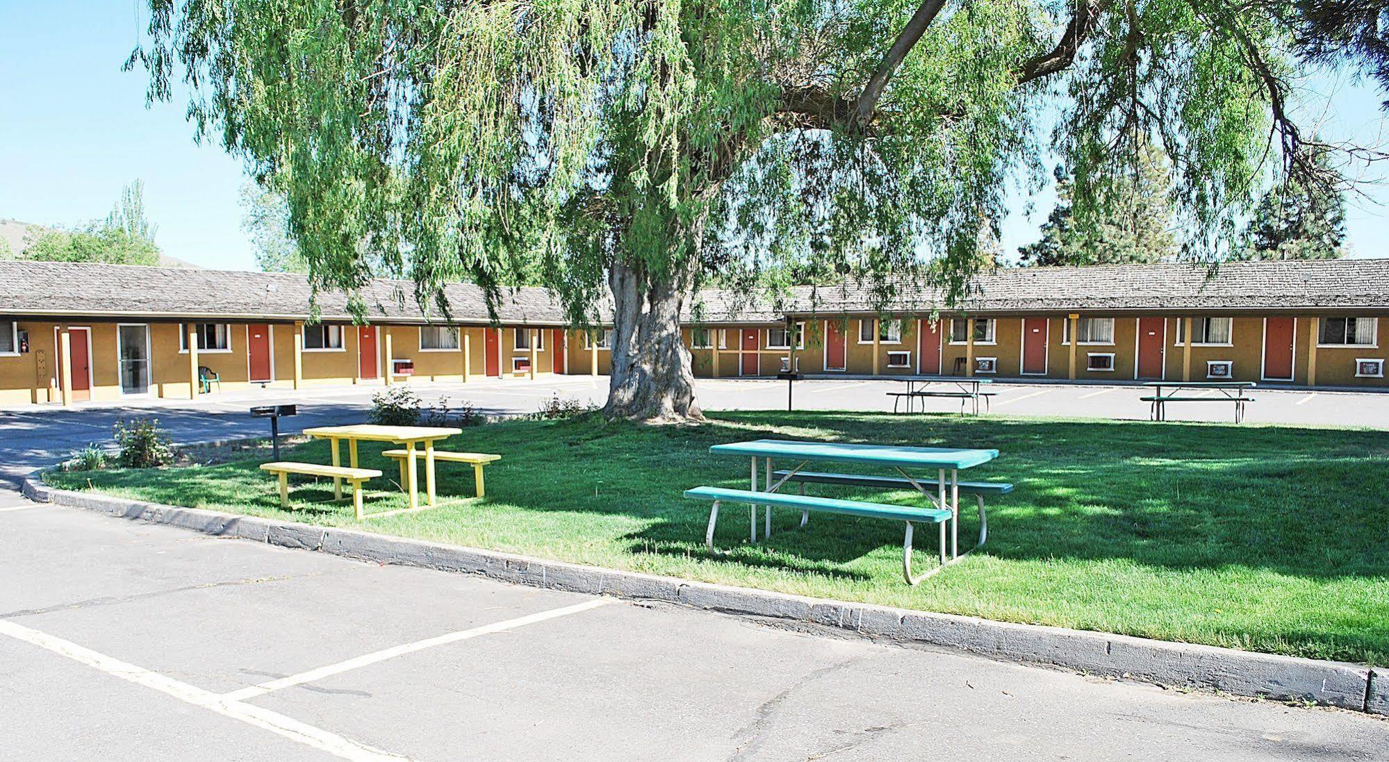 Oregon Motel 8&RV Park Klamath Falls Exterior foto